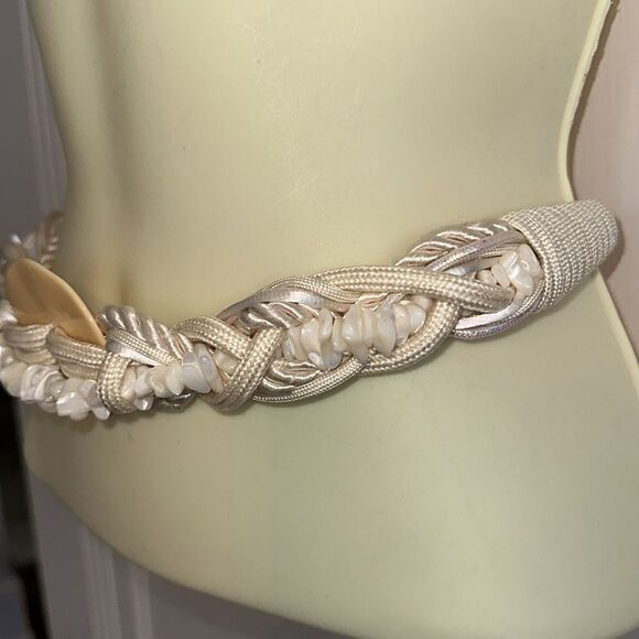 Vintage 80s‎ Leather Shop cream/ivory braided cord belt with seashells - Picture 3 of 7